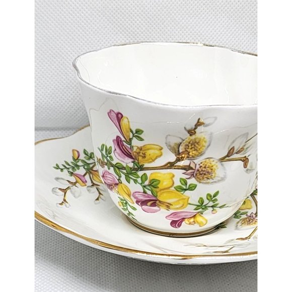 Royal Dover China Teacup & Saucer, Vibrant Floral Design, Gold Trim, Vintage - Picture 5 of 15